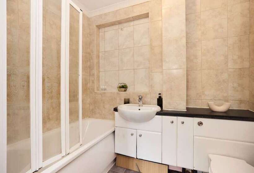 The Enfield Place Elegant 4bdr House With Garden