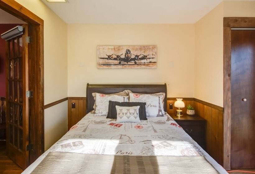 Waterfront Cottage Dock & Chautauqua Lake Access