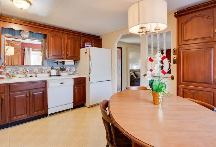 Waterfront Cottage Dock & Chautauqua Lake Access