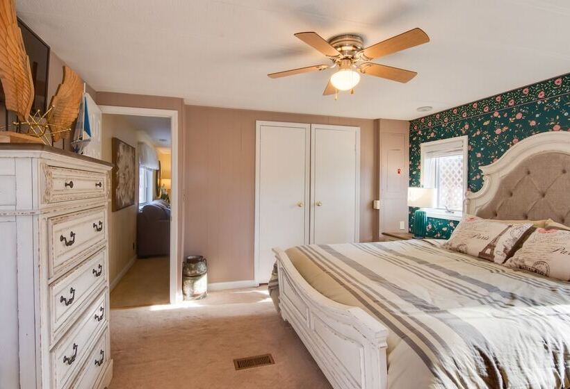 Waterfront Cottage Dock & Chautauqua Lake Access