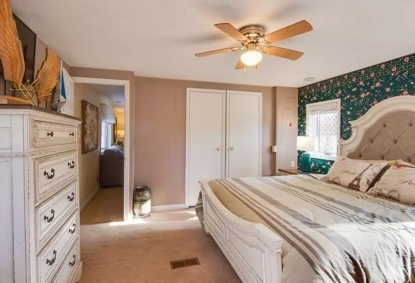 Waterfront Cottage   Dock & Chautauqua Lake Access