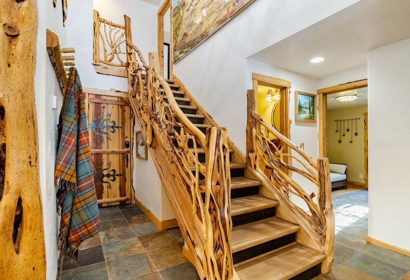 Base Camp By Avantstay Magical Cabin W/ Sauna, Hot Tub & Close To Snow & Golf