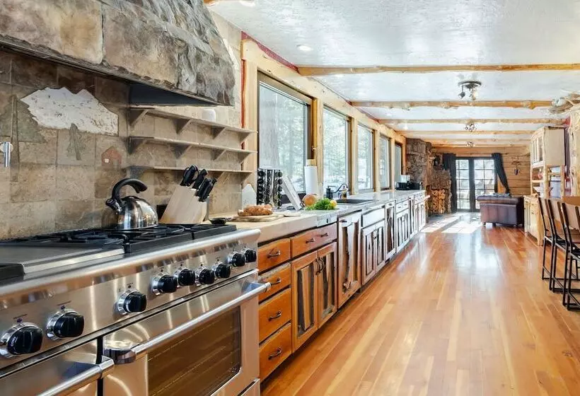 Base Camp By Avantstay Magical Cabin W/ Sauna, Hot Tub & Close To Snow & Golf