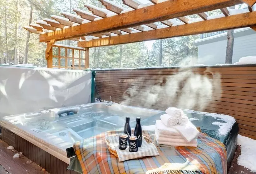 Base Camp By Avantstay Magical Cabin W/ Sauna, Hot Tub & Close To Snow & Golf