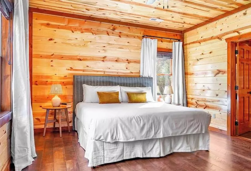 Daybreak By Avantstay Sleeps 18 Cabin + Pool/spa