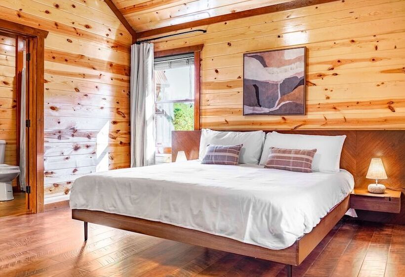 Daybreak By Avantstay Sleeps 18 Cabin + Pool/spa