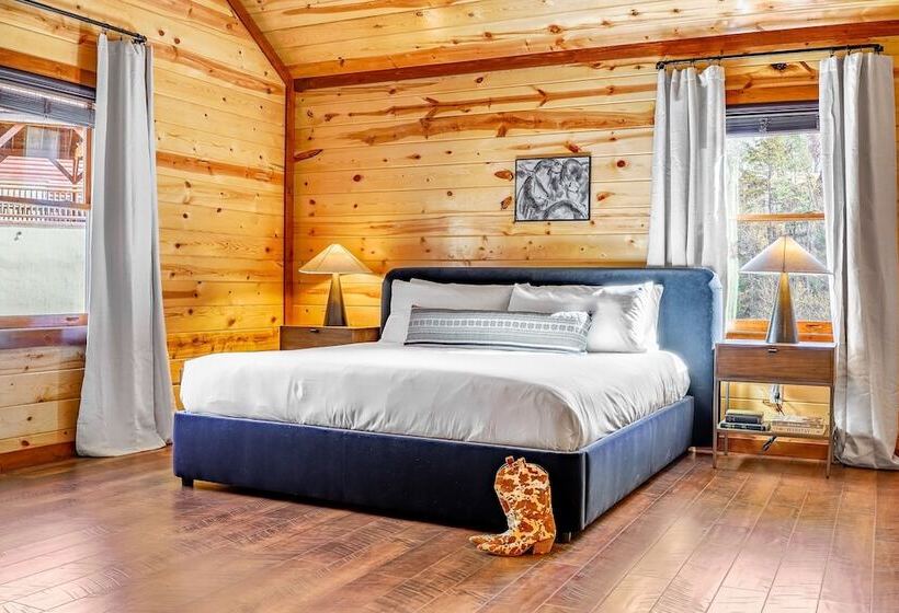 Daybreak By Avantstay Sleeps 18 Cabin + Pool/spa