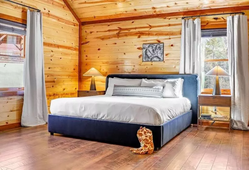 Daybreak By Avantstay Sleeps 18 Cabin + Pool/spa