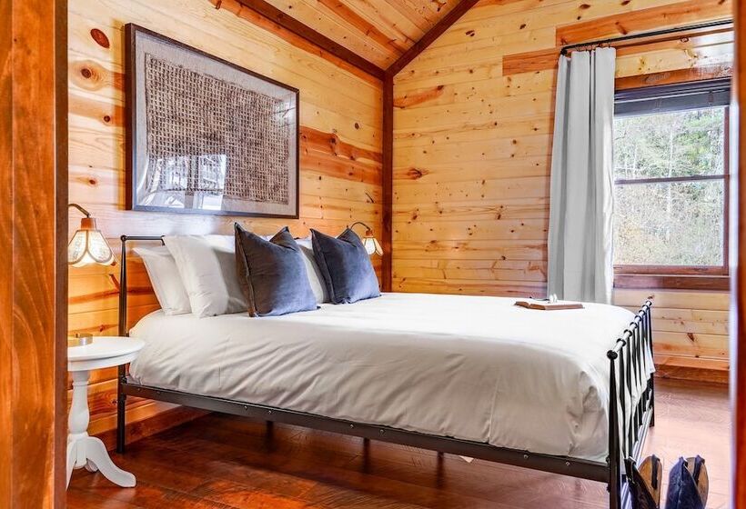 Daybreak By Avantstay Sleeps 18 Cabin + Pool/spa