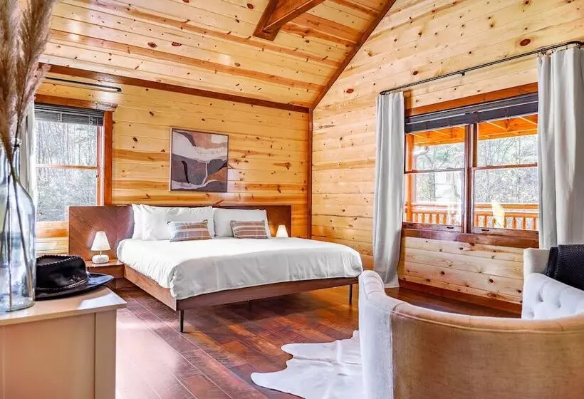 Daybreak By Avantstay Sleeps 18 Cabin + Pool/spa