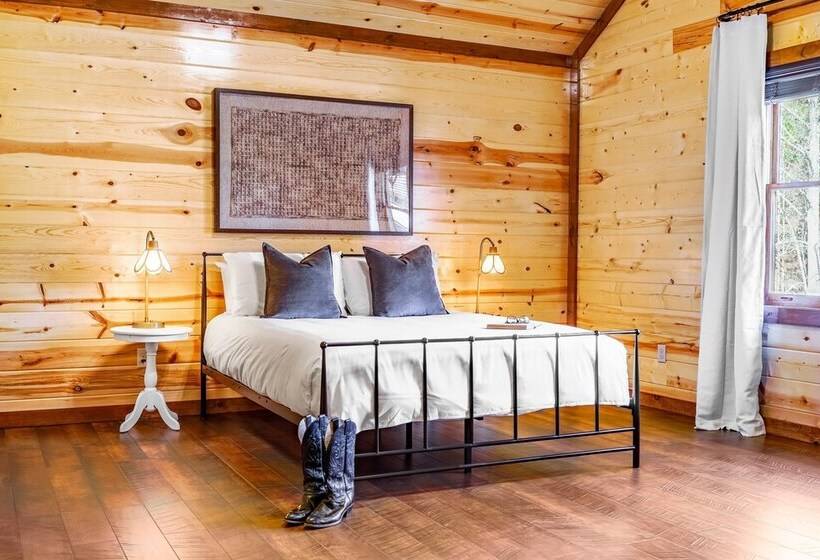 Daybreak By Avantstay Sleeps 18 Cabin + Pool/spa