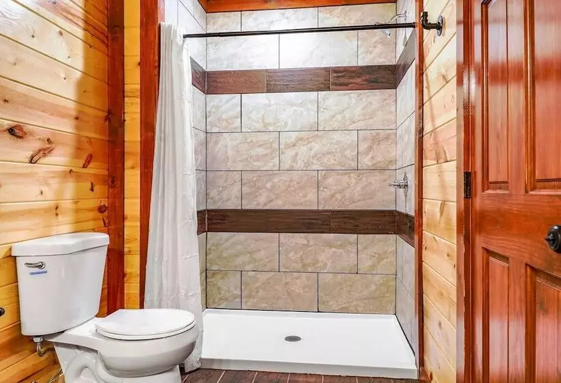 Daybreak By Avantstay Sleeps 18 Cabin + Pool/spa