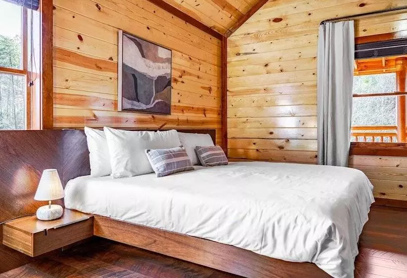 Daybreak By Avantstay Sleeps 18 Cabin + Pool/spa