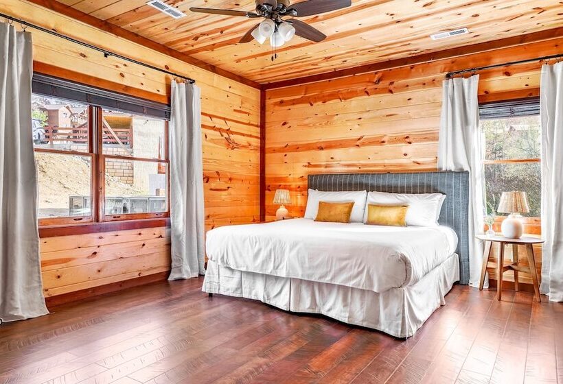 Daybreak By Avantstay Sleeps 18 Cabin + Pool/spa