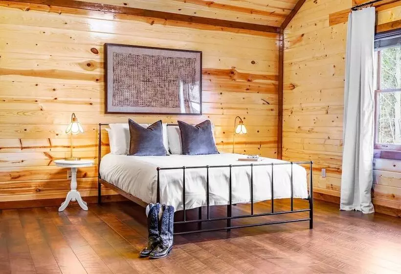 Daybreak By Avantstay Sleeps 18 Cabin + Pool/spa