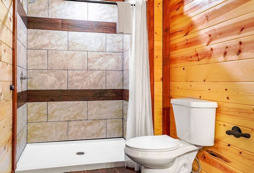 Daybreak By Avantstay Sleeps 18 Cabin + Pool/spa