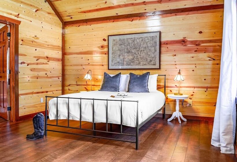 Daybreak By Avantstay Sleeps 18 Cabin + Pool/spa