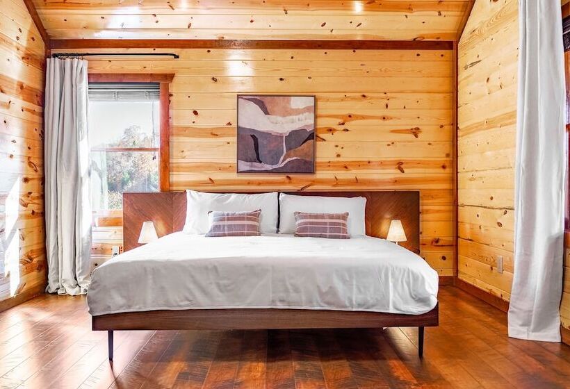 Daybreak By Avantstay Sleeps 18 Cabin + Pool/spa