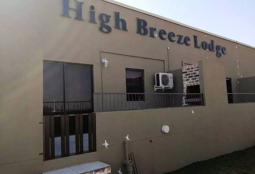 هتل High Breeze Lodge