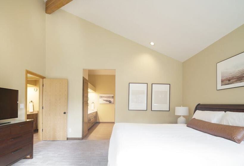 Sage Blush By Avantstay Upgraded 4 Bdr/chefs Kitchen/ A/c/hot Tub!