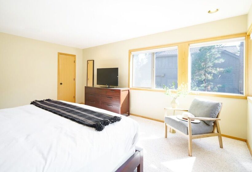 Sage Blush By Avantstay Upgraded 4 Bdr/chefs Kitchen/ A/c/hot Tub!