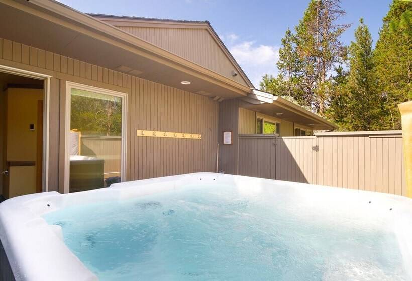 Sage Blush By Avantstay Upgraded 4 Bdr/chefs Kitchen/ A/c/hot Tub!