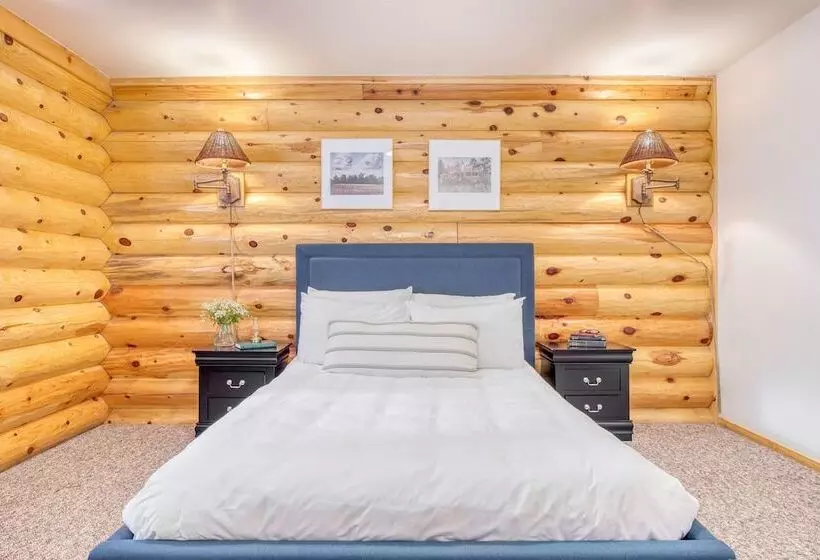 Tanglewood By Avantstay 10mins To Bear Mountain, Contemporary Hillside Cabin
