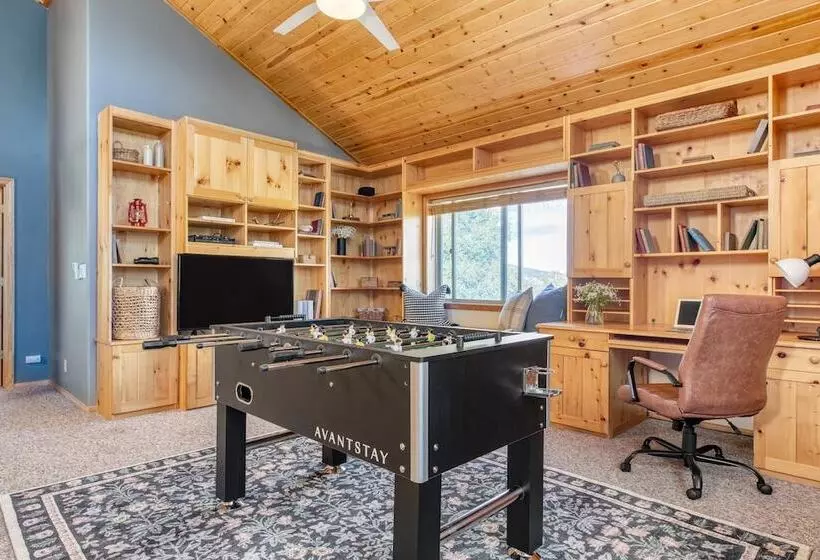 Tanglewood By Avantstay 10mins To Bear Mountain, Contemporary Hillside Cabin