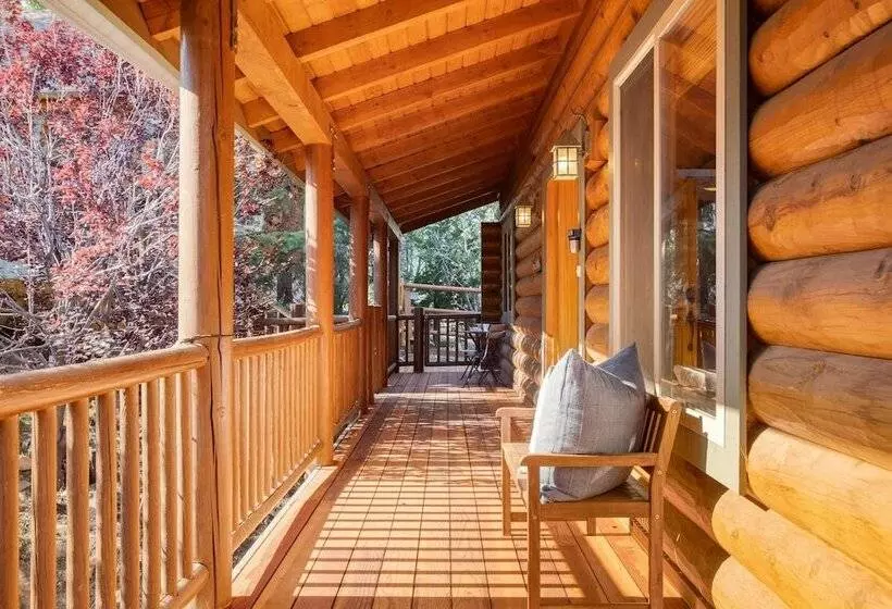 Tanglewood By Avantstay 10mins To Bear Mountain, Contemporary Hillside Cabin