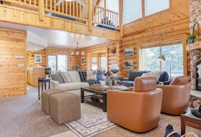Tanglewood By Avantstay 10mins To Bear Mountain, Contemporary Hillside Cabin