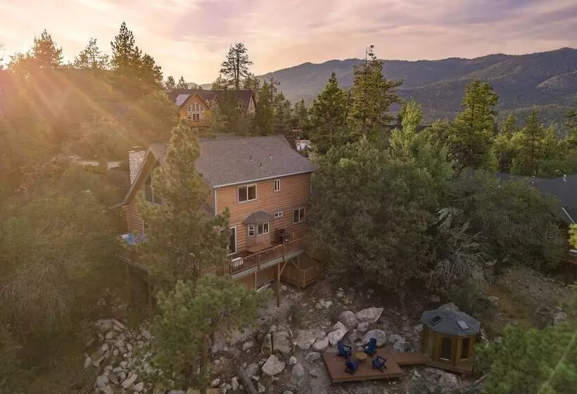 Tanglewood By Avantstay 10mins To Bear Mountain, Contemporary Hillside Cabin