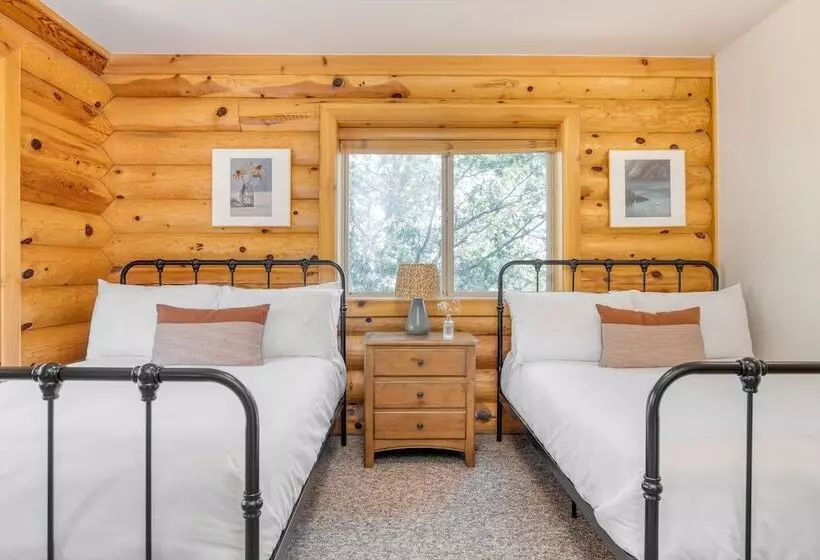 Tanglewood By Avantstay 10mins To Bear Mountain, Contemporary Hillside Cabin