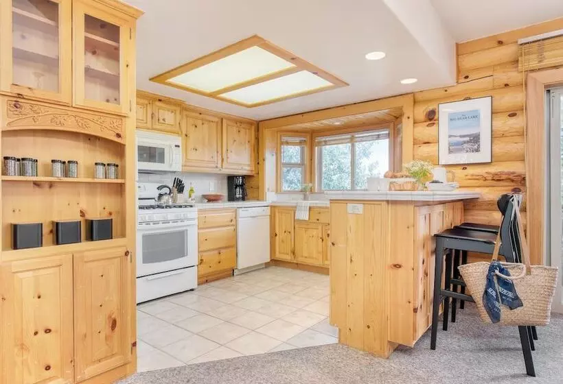 Tanglewood By Avantstay 10mins To Bear Mountain, Contemporary Hillside Cabin