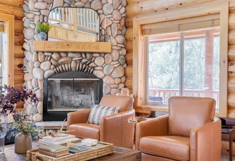 Tanglewood By Avantstay 10mins To Bear Mountain, Contemporary Hillside Cabin
