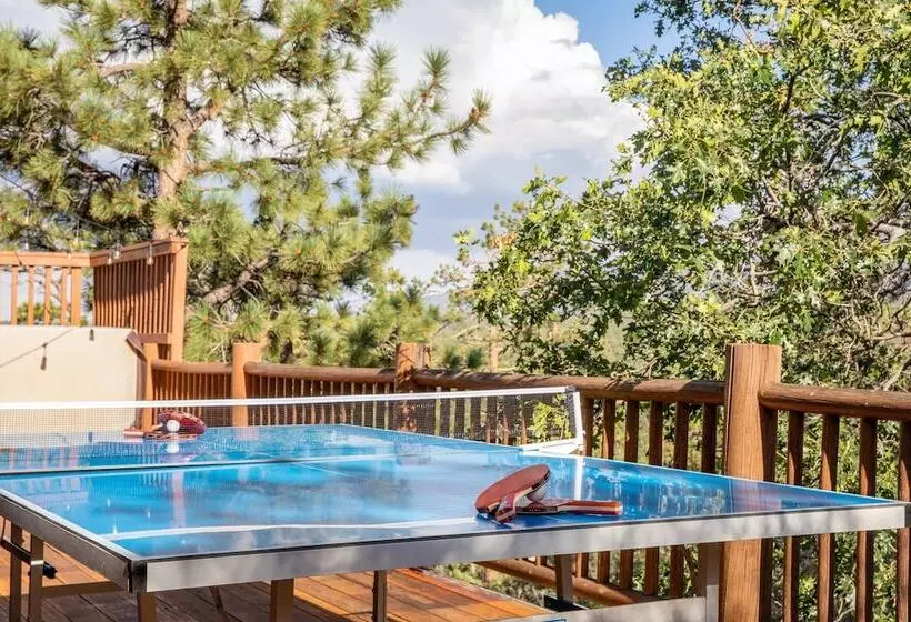 Tanglewood By Avantstay 10mins To Bear Mountain, Contemporary Hillside Cabin