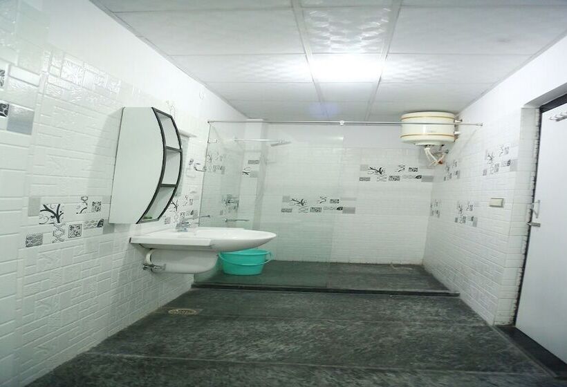 בית מלון כפרי Golden Inn