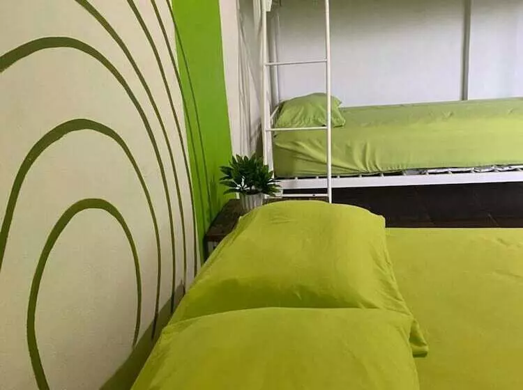 Aamiaismajoitus (B&B) Acuarela Hostal