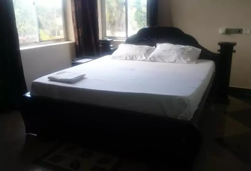 تختخواب و صبحانه Itetemia Royal Inn