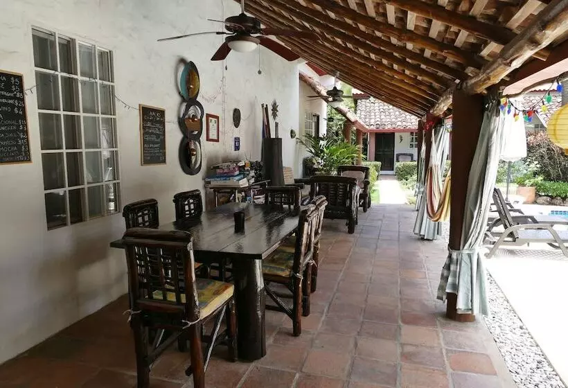Aamiaismajoitus (B&B) Villa Botero By Casa Mojito