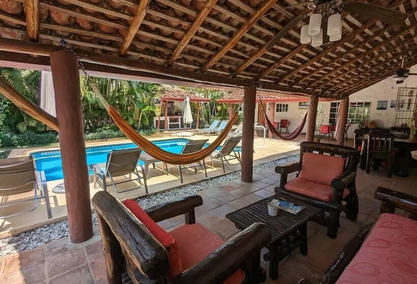 Aamiaismajoitus (B&B) Villa Botero By Casa Mojito