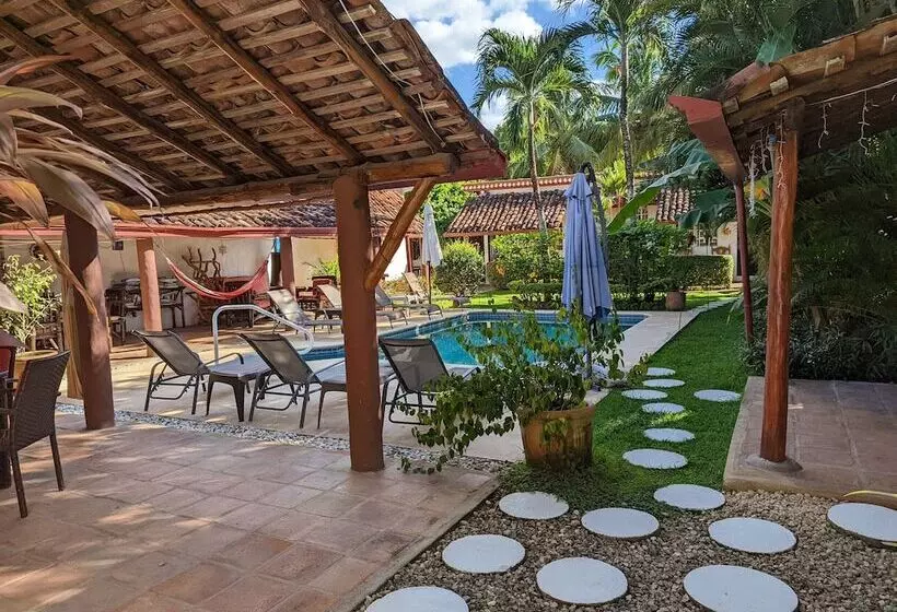 Aamiaismajoitus (B&B) Villa Botero By Casa Mojito