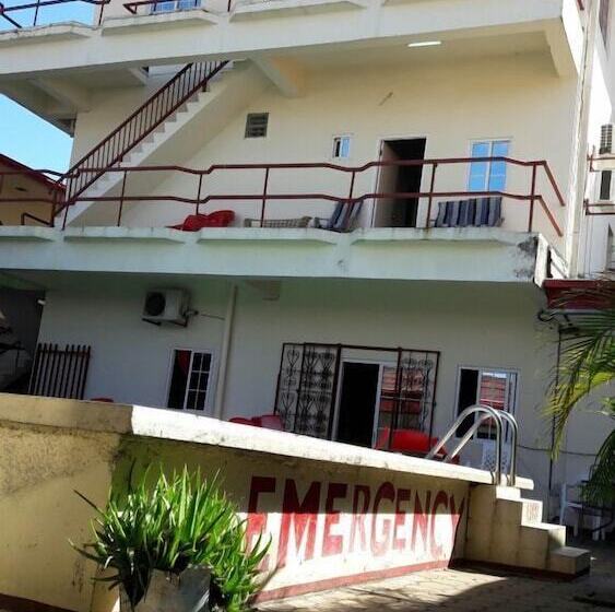 هتل Bar Restaurant Emergency 911 Sto Lk Group