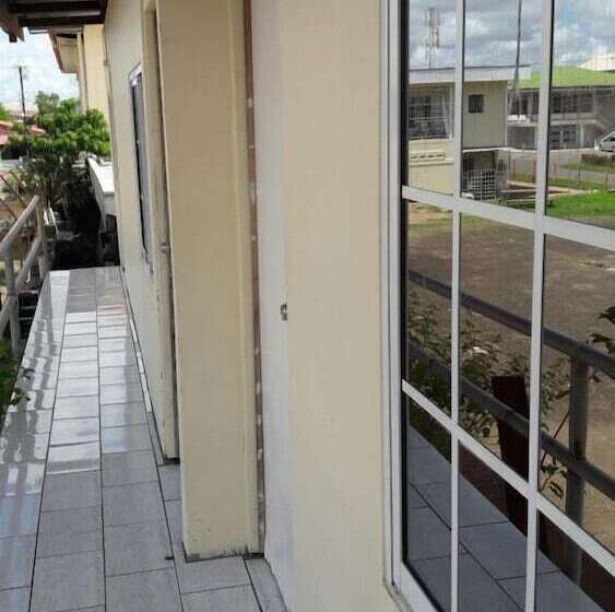 هتل Bar Restaurant Emergency 911 Sto Lk Group