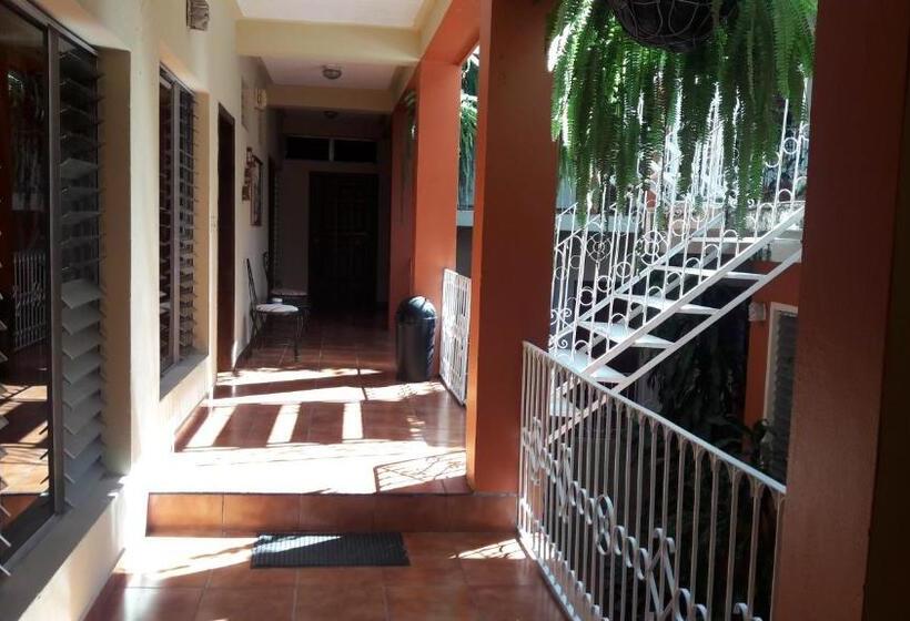 هتل Brisas De Copan