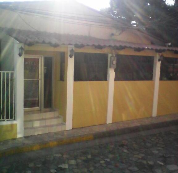 هتل Brisas De Copan