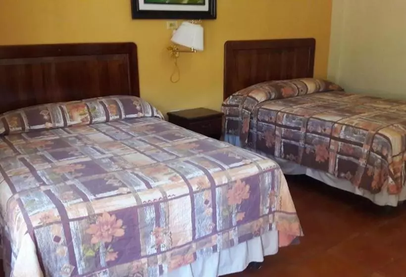 هتل Brisas De Copan