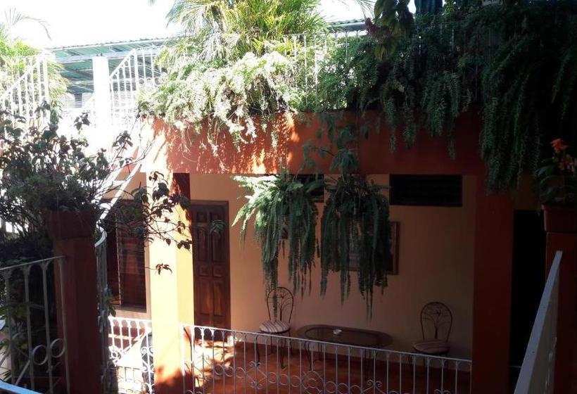 هتل Brisas De Copan