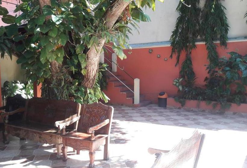 هتل Brisas De Copan