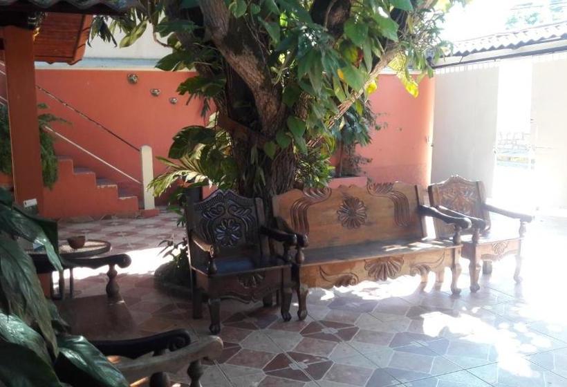 هتل Brisas De Copan