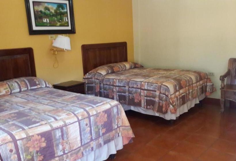 هتل Brisas De Copan